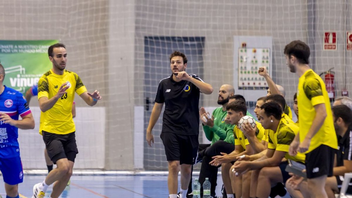 Oriol Castellarnau se muestra orgulloso de seguir en el Balonmano Soria