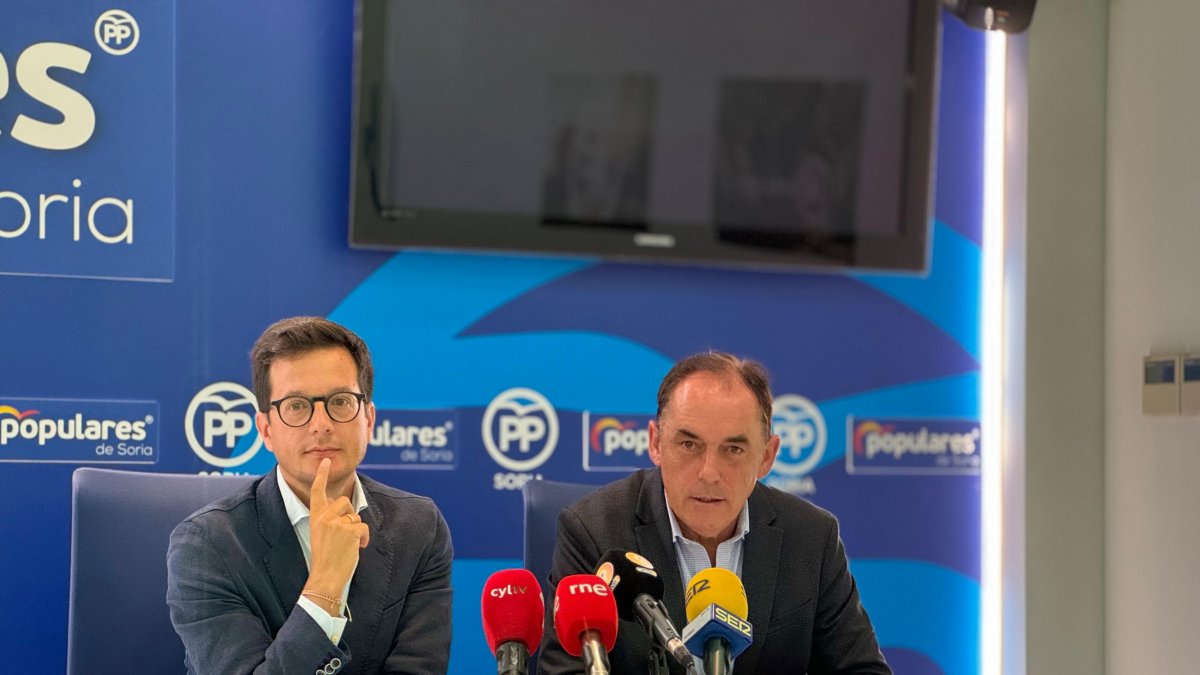 Tomás Cabezón y Benito Serrano en la comparecencia de esta mañana.
