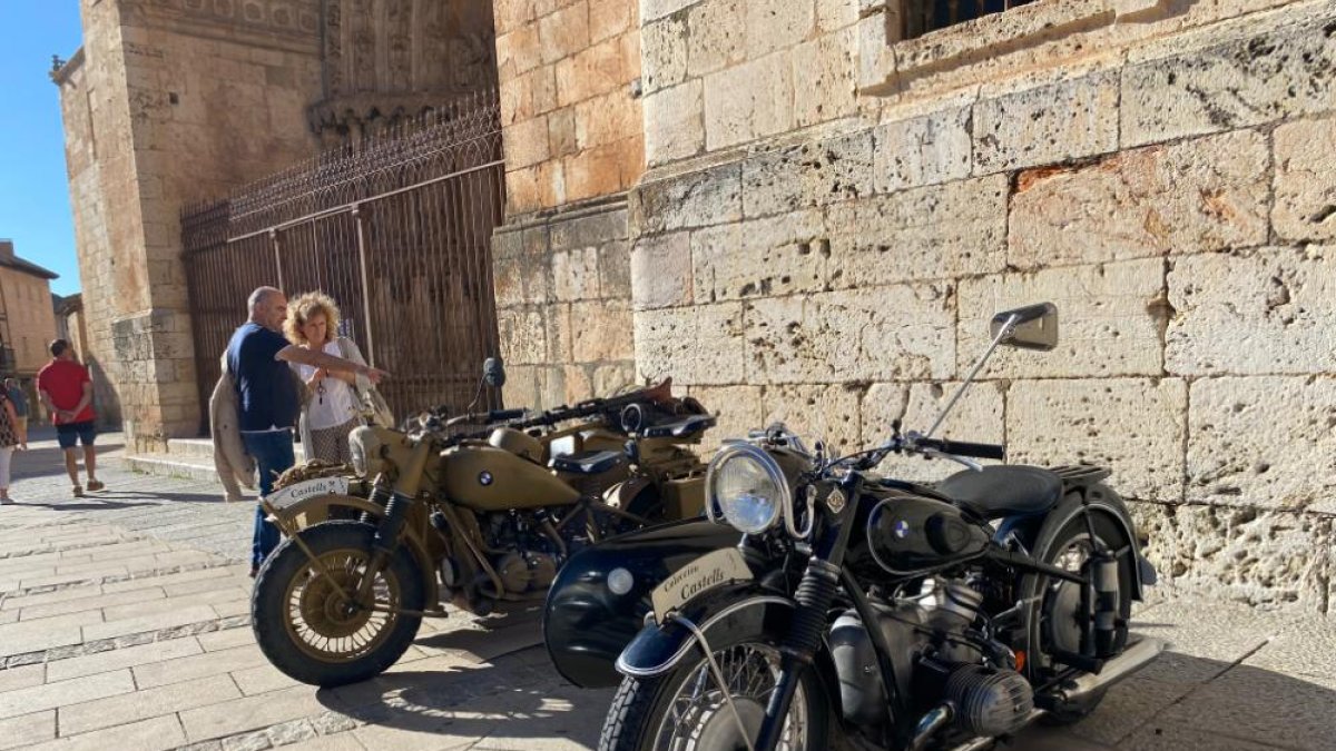 La Vuelta a Soria celebra su cuarta edición con El Burgo de Osma como 'sede' y los mejores ejemplares de motos clásicas.