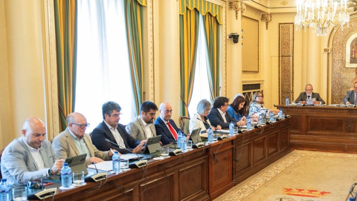 Bancada socialista en el Pleno de este viernes en la Diputación.