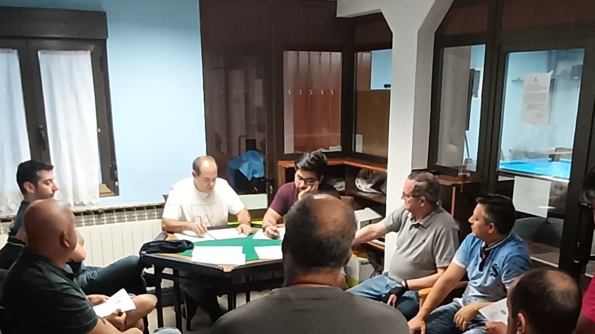Imagen de la asamblea del Círculo Amistad Numancia.