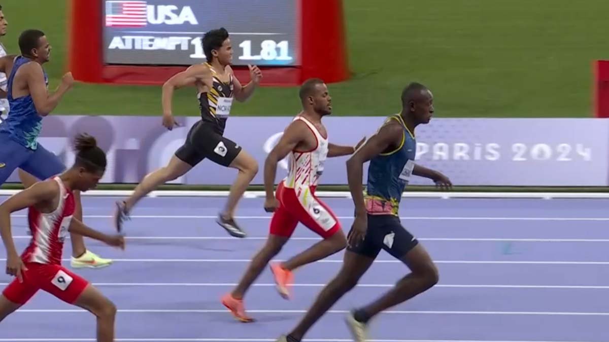 Pineda en el momento de cruzar la línea de meta logrando la plata paralímpica.