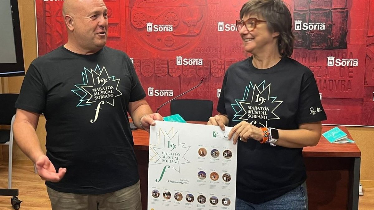 El director del Festival, José Manuel Aceña, y la concejala de Cultura, Gloria Gonzalo, en la presentación del Maratón Musical de Soria.