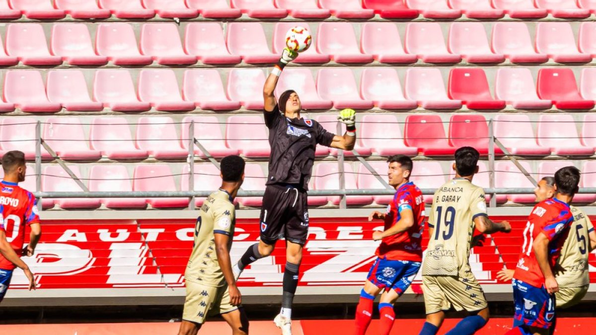 El Pontevedra lidera el grupo del Numancia en una Segunda Federación en la que el ascenso directo está muy apretado