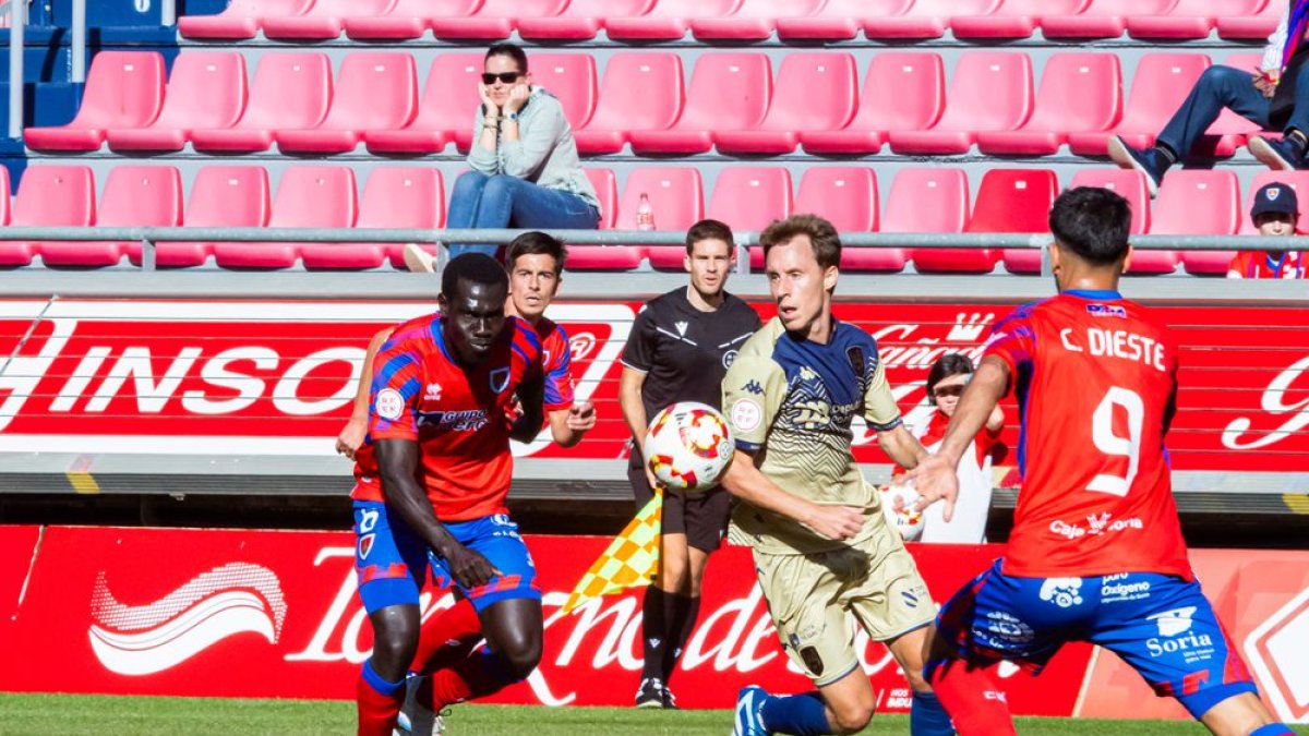 Imagen del partido en el que el Numancia ganaba 2-0 al Pontevedra en Los Pajaritos.
