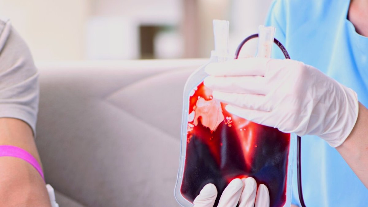 Imagen de una transfusión de sangre.