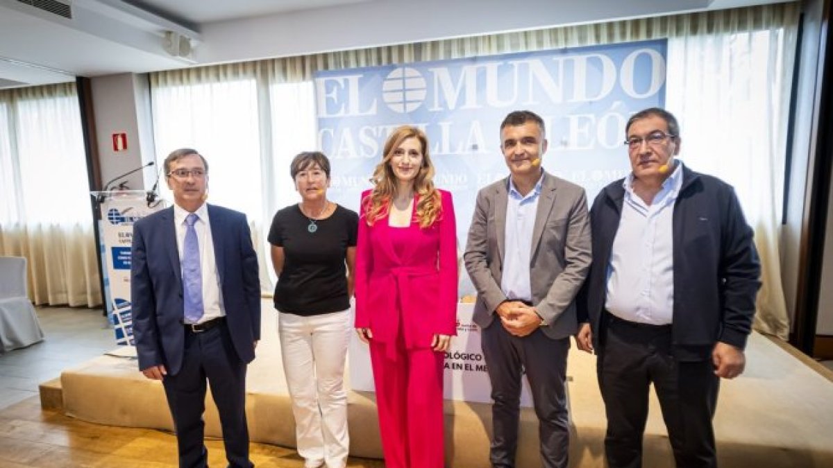 Participantes en la mesa de debate sobre el turismo micológico como fuente de riqueza en el medio rural.