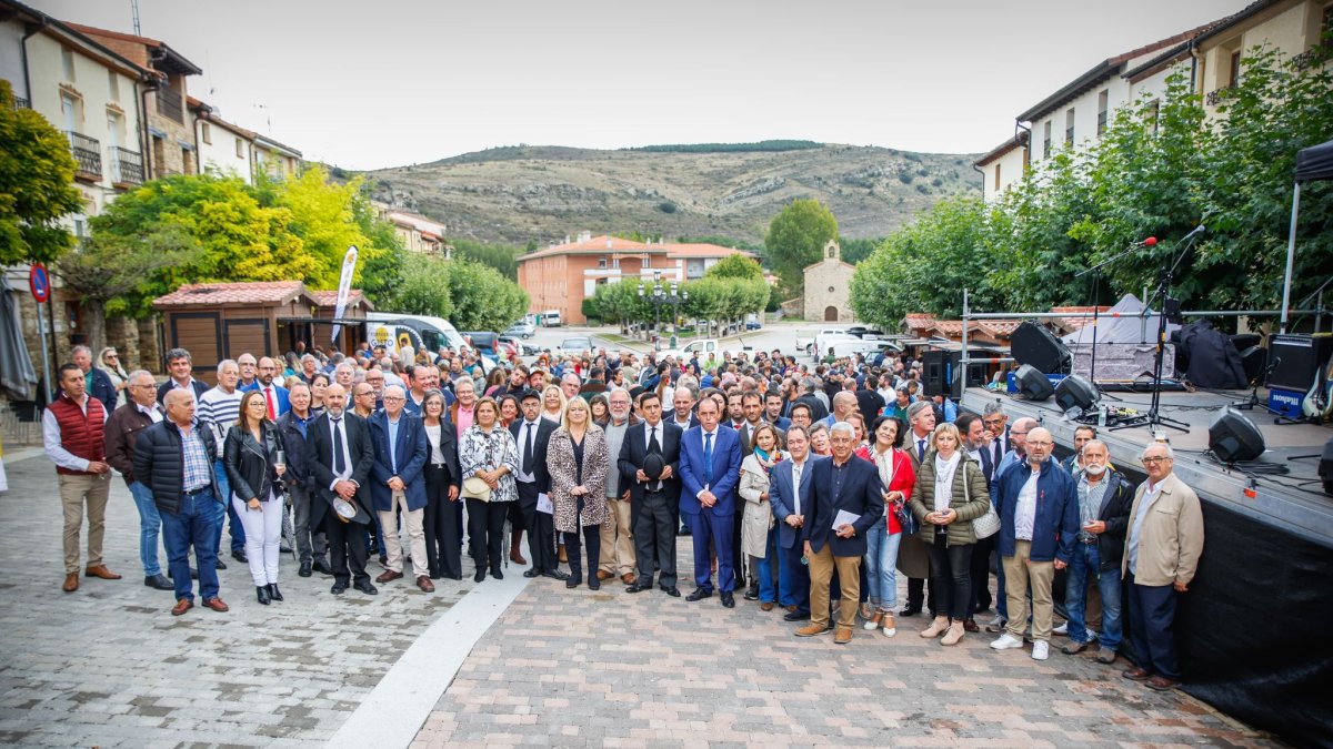 Foto de familia del Día de la Provincia con los alcaldes.