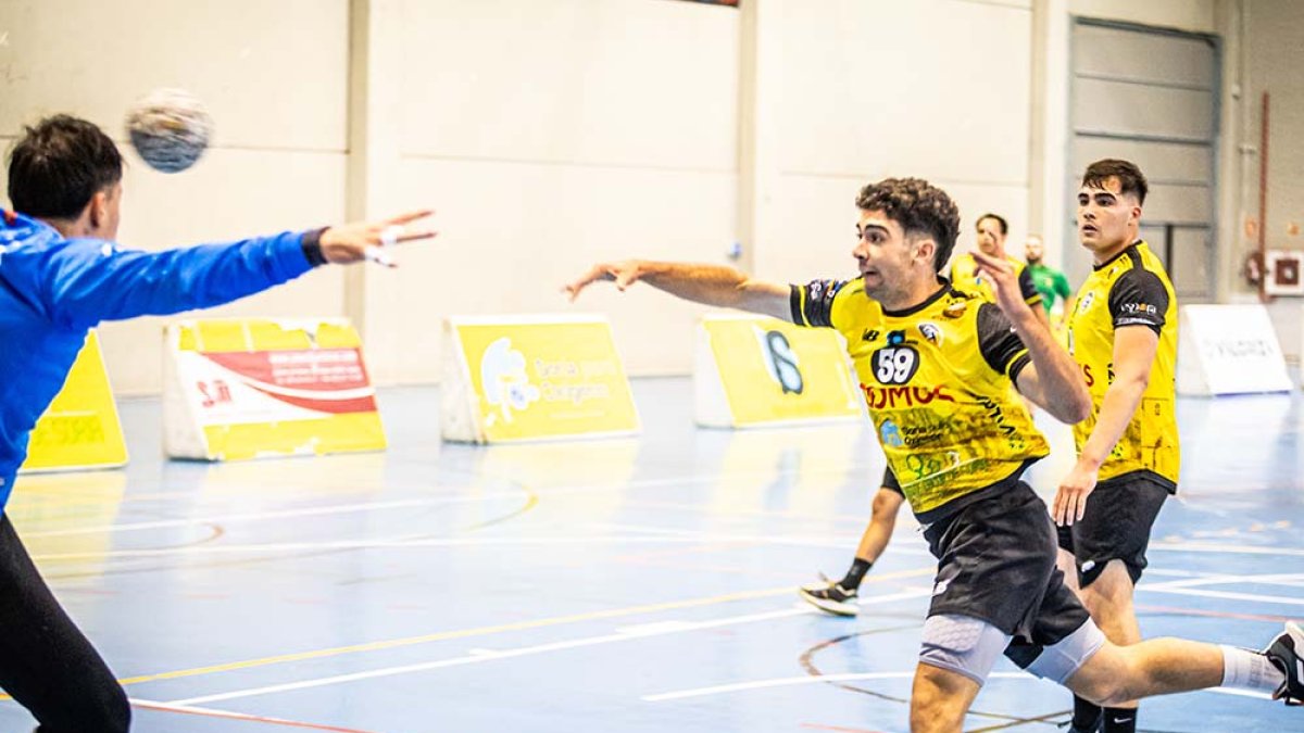 El Balonmano Soria fue un vendaval ante La Robla.