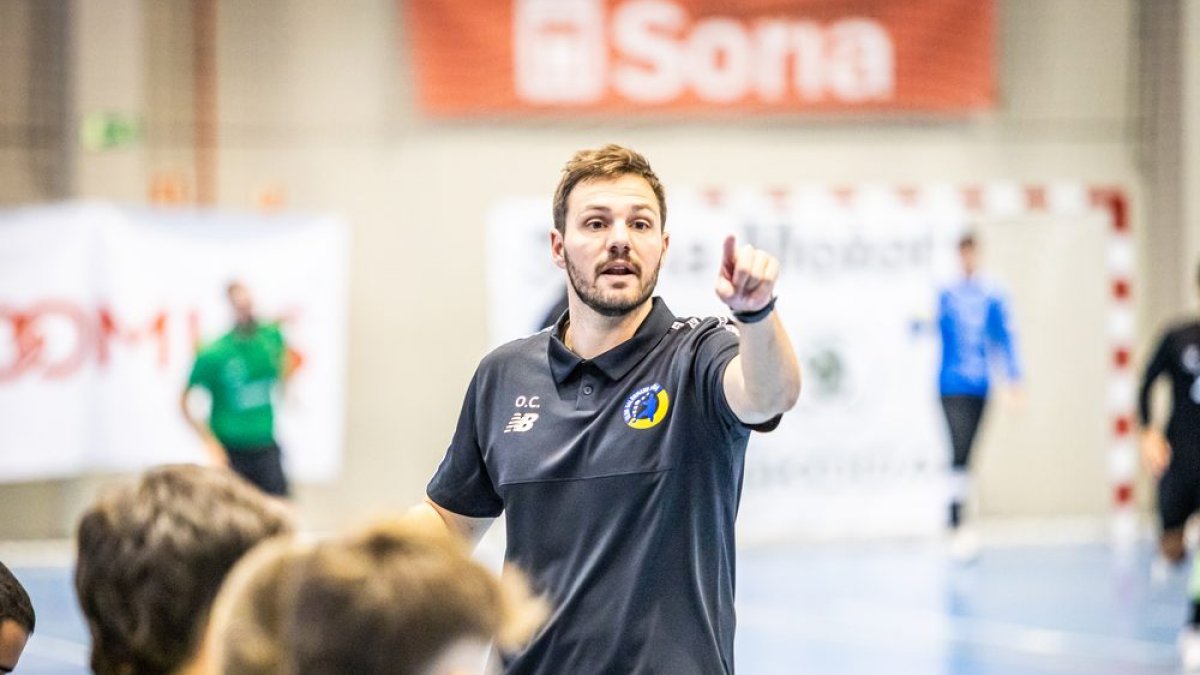 Oriol Castellarnau en el partido ante La Robla con el que comenzaba la Liga.
