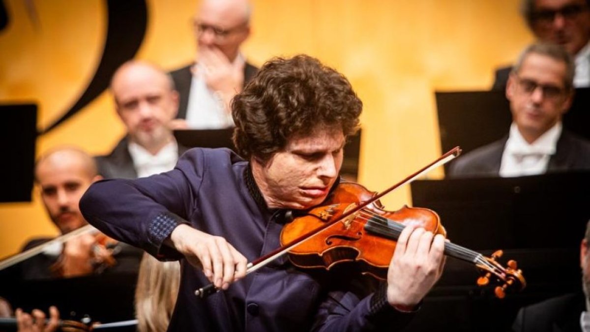 Hadelich durante el concierto con la Oscyl este sábado.