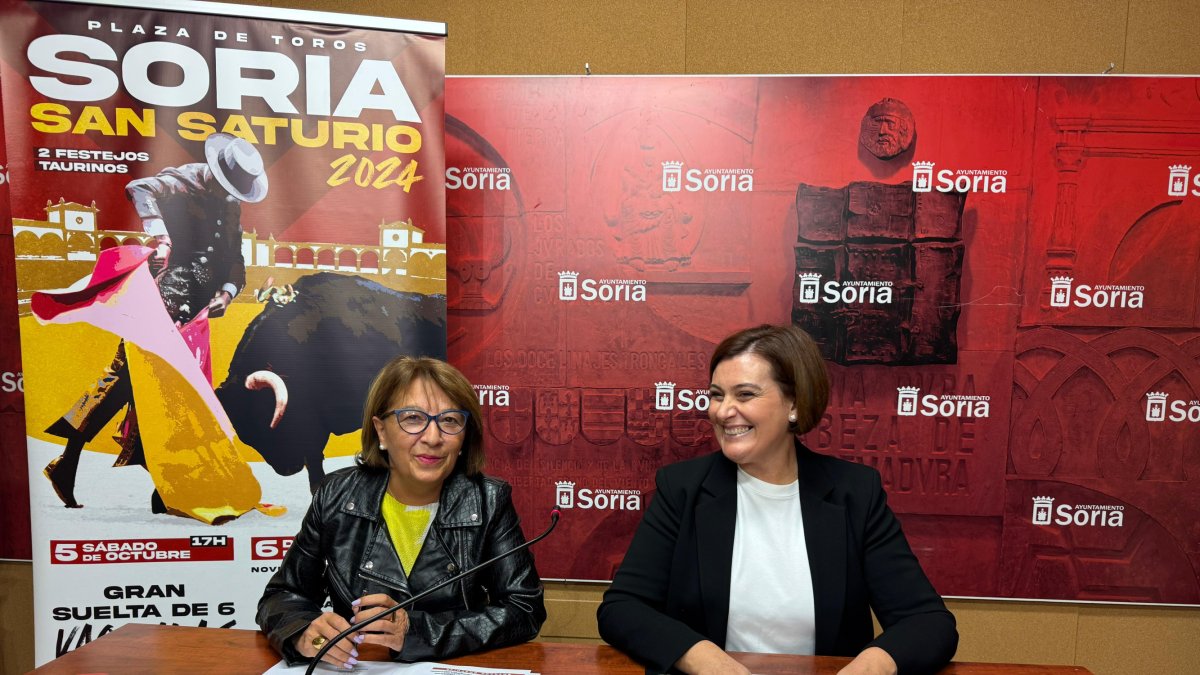 Lourdes Andrés y Silvia San Vicente durante la presentación.