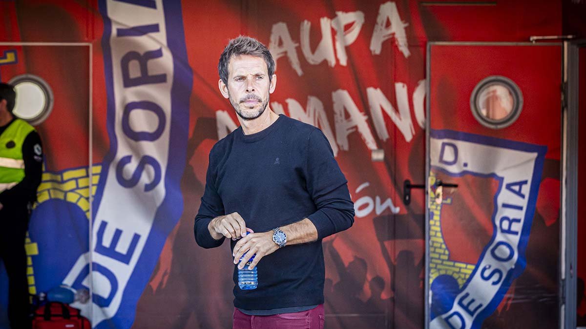 Aitor Calle quiere recuperar la mejor versión del Numancia, un equipo que es líder sin conocer la derrota.