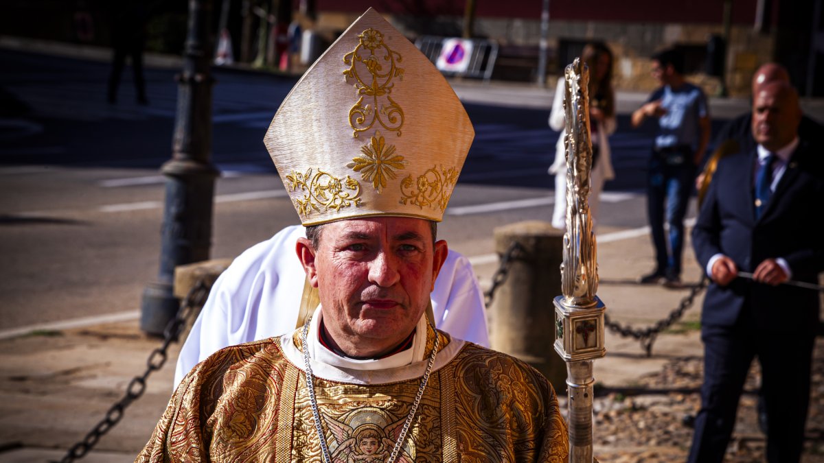 El obispo, Abilio Martínez Varea. MARIO TEJEDOR