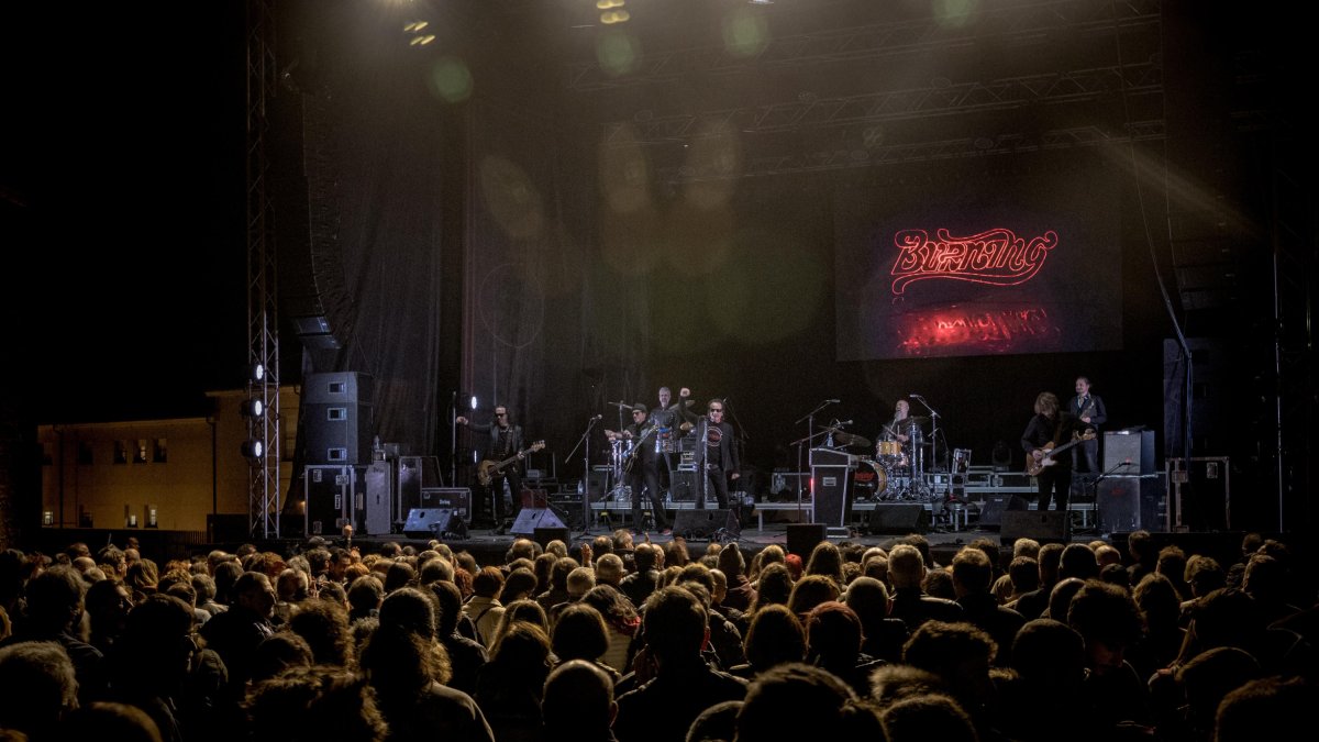 Concierto de Burning en la plaza Mayor.
