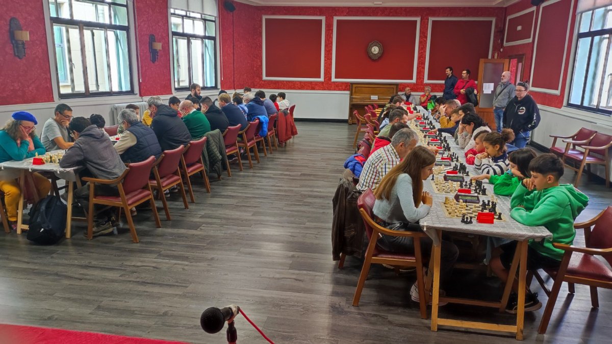 Un torneo de ajedrez en la provincia.
