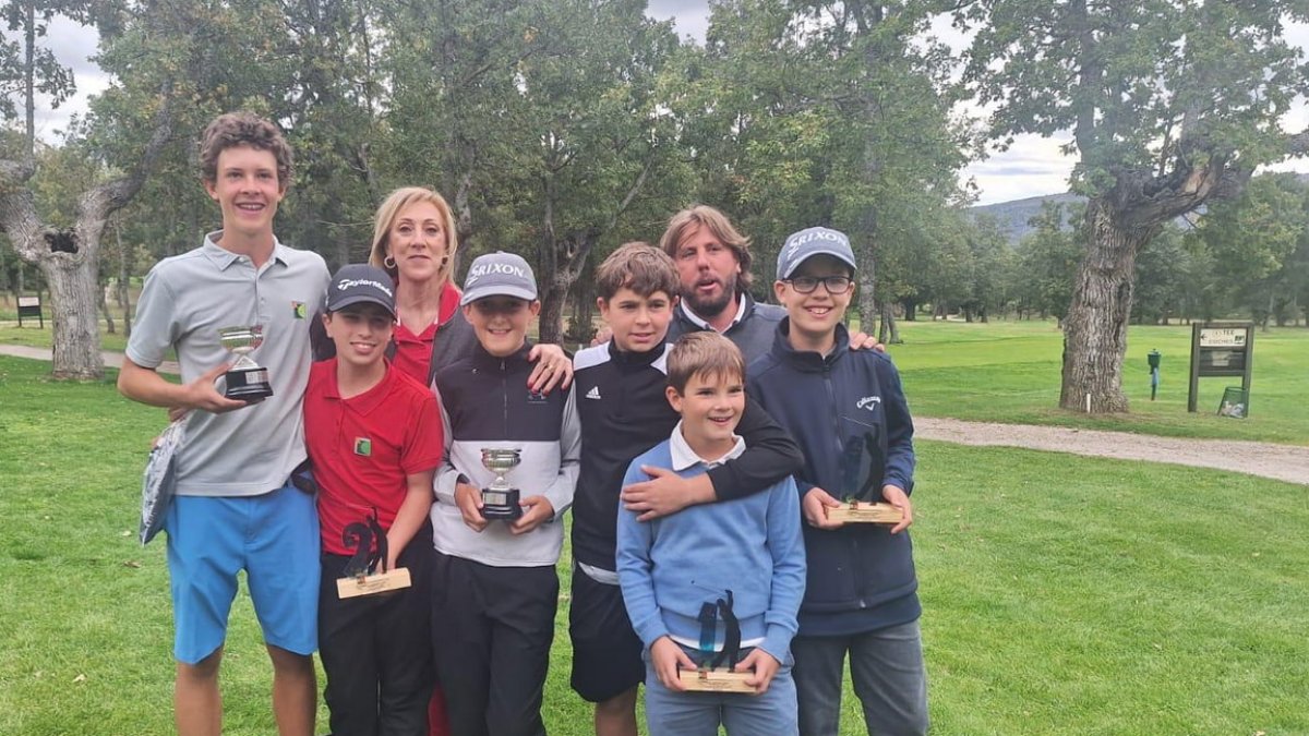 Los representantes del club soriano durante la cita celebrada en Soria.