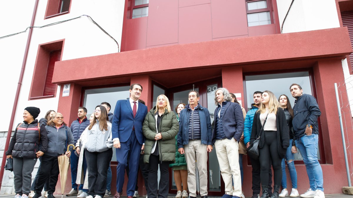 Suárez-Quiñones durante la entrega de las viviendas de Camineros.