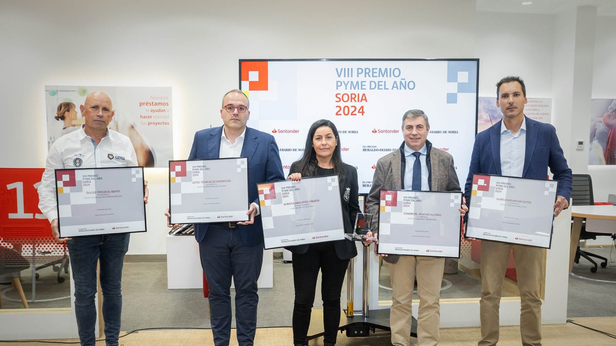 Foto de familia de los premiados.