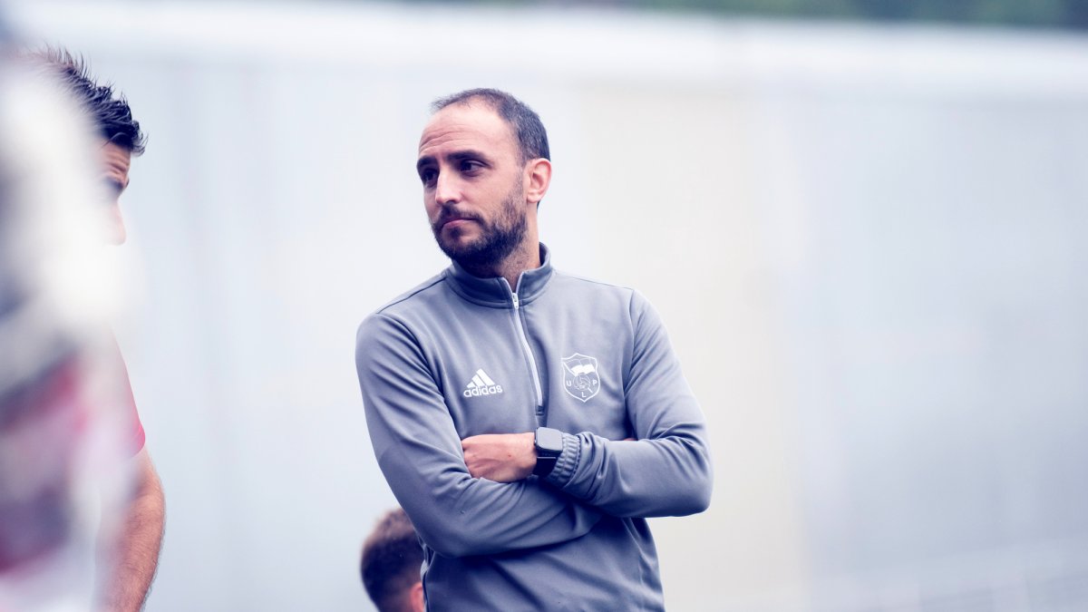 El preparador del Langreo, Pablo Acebal.