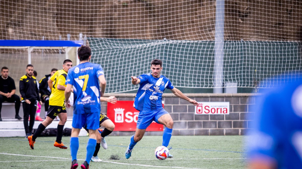 Un jugador del Calasanz en un partido de esta temporada.