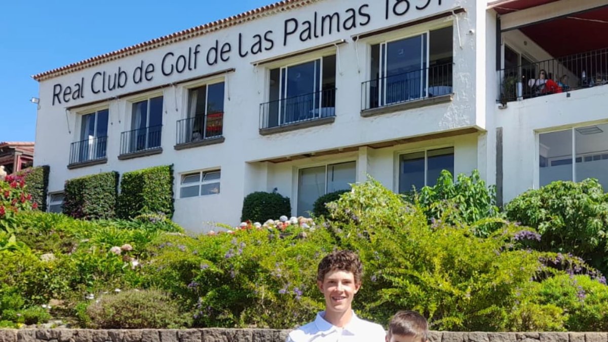 Los dos golfistas sorianos durante la concentración en Canarias.