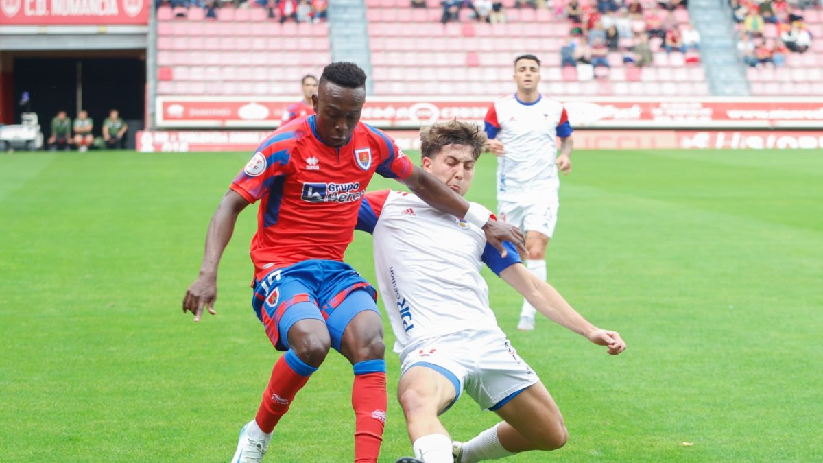 Steven Góngora durante uno partido de la pasada temporada en Los Pajaritos.
