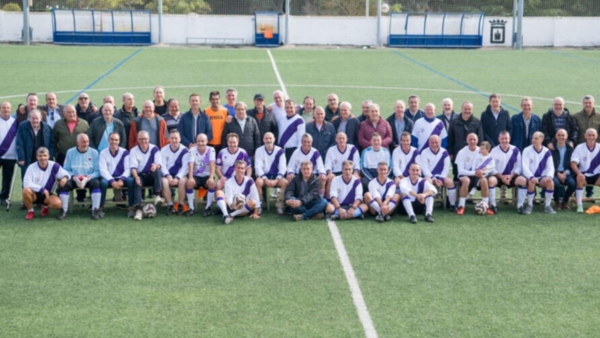 Foto de familia de ex jugadores y ex directivos del histórico Soria CF
