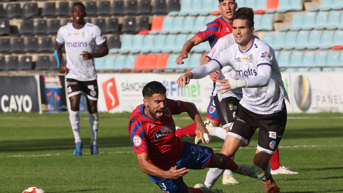 Dieste en un lance del partido jugado en el Helmántico.