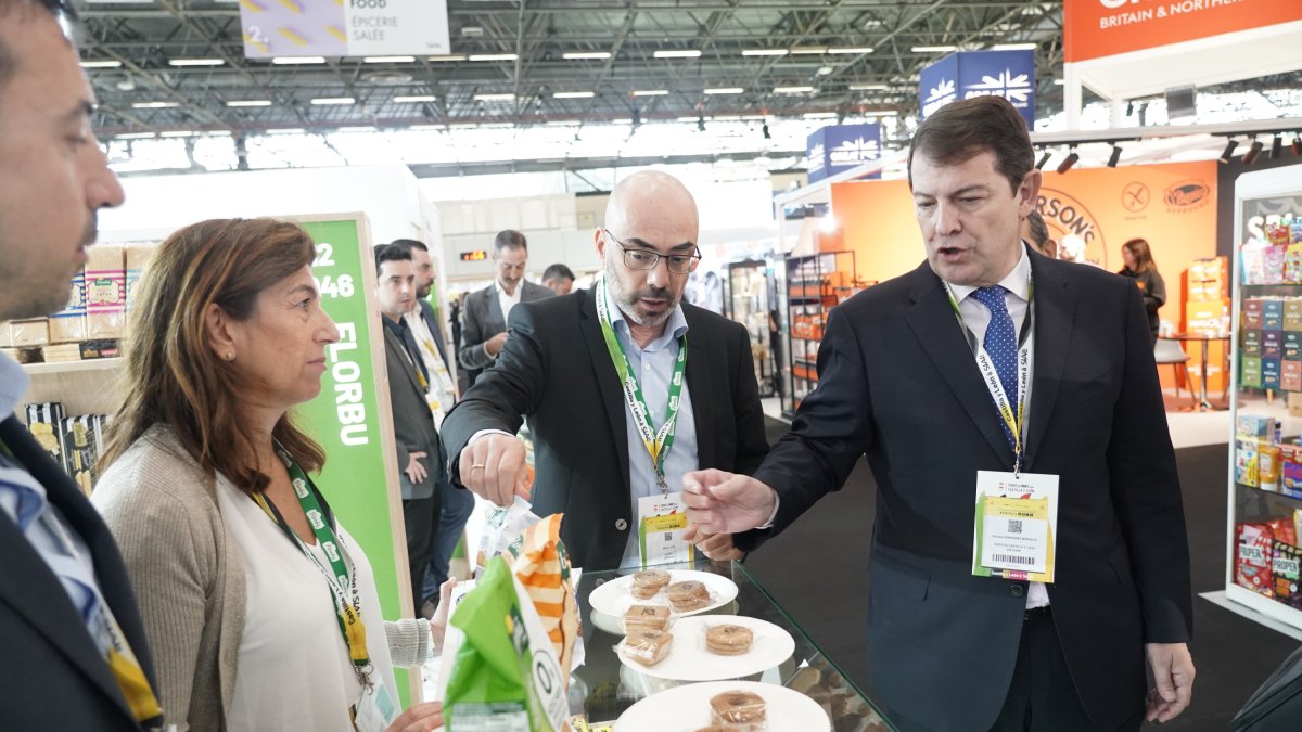 El presidente de la Junta de Castilla y León, Alfonso Fernández Mañueco, visita los distintos pabellones del Instituto para la Competitividad Empresarial de Castilla y León.