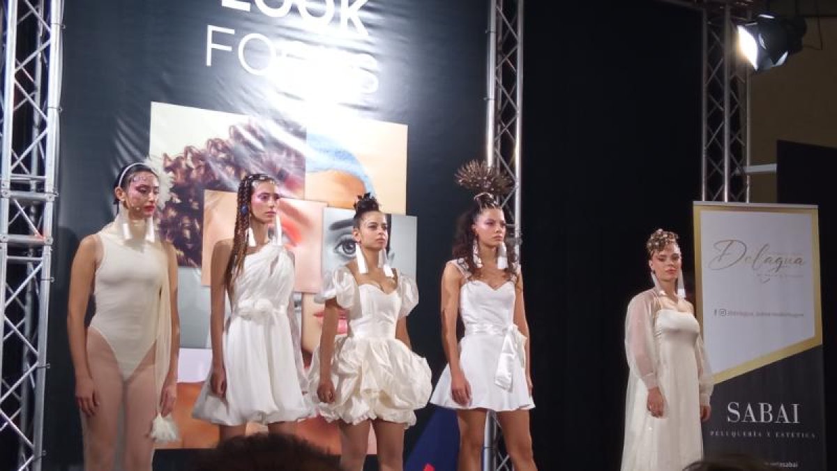Modelos peinadas en el certamen.