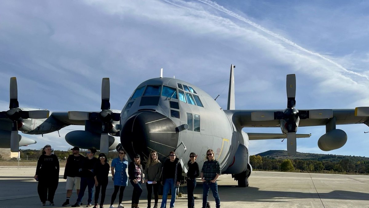 Visita de los localizadores al aeródromo de Garray.