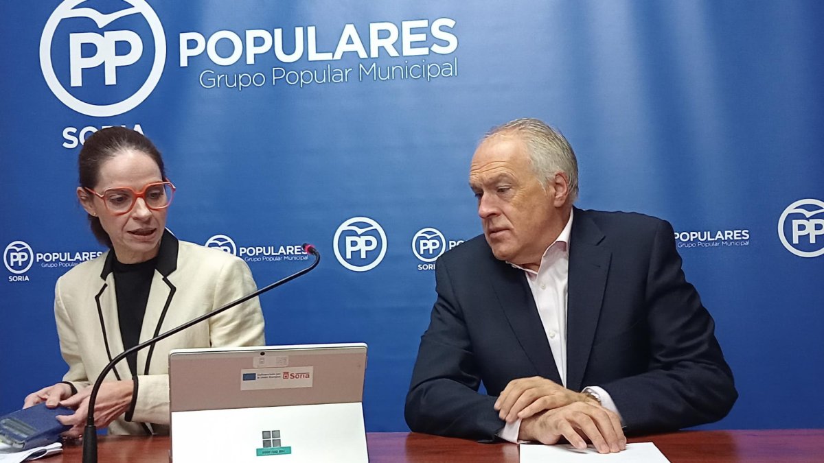 Belén Izquierdo y Javier Muñoz Remacha durante su comparecencia.