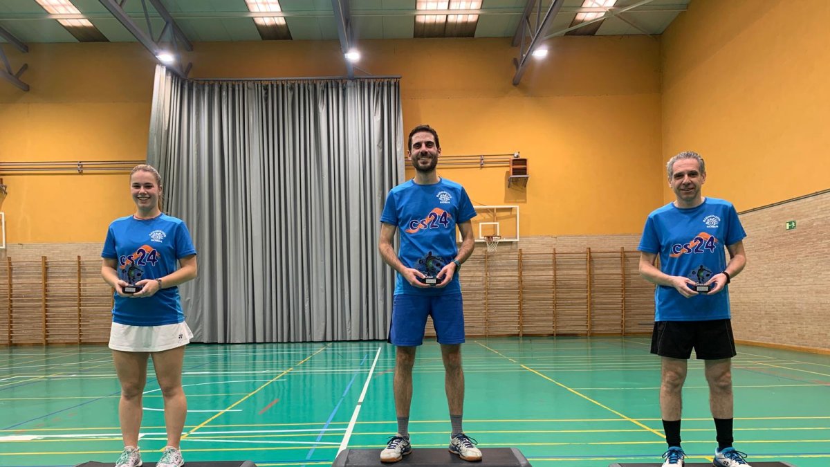 Víctor Ortega en el pódium del Circuito Provincial de Bádminton
