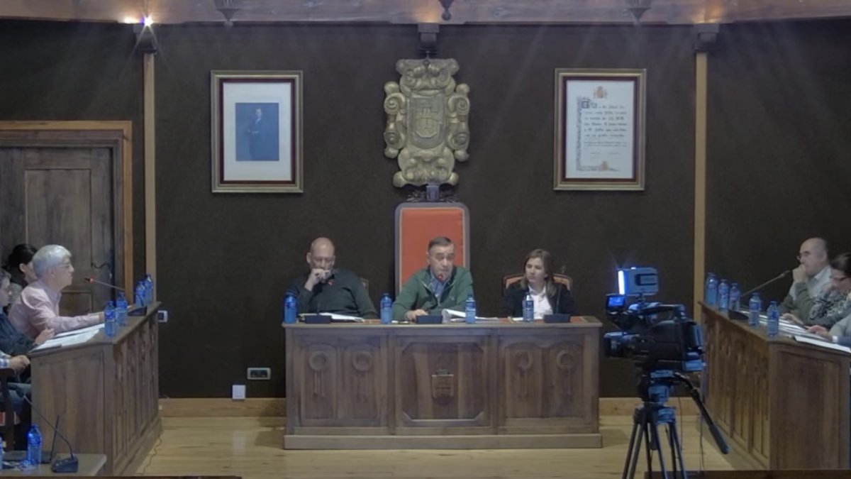 Corporación del Ayuntamiento de El Burgo en el pleno.