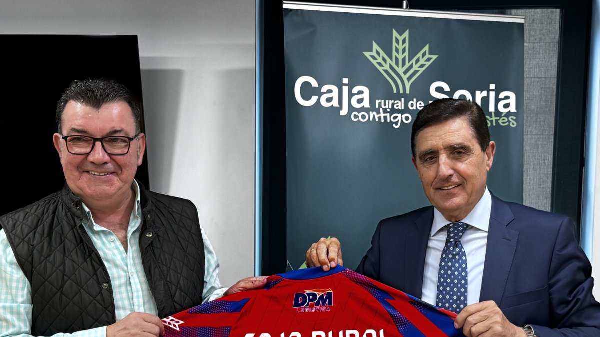Los presidentes del C.D. Numancia y Caja Rural de Soria, Patricio de Pedro y Carlos Martínez Izquierdo, durante la reunión.