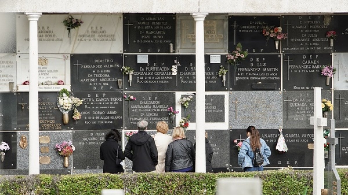 Visitas en el cementerio de León.