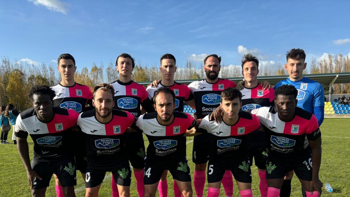 Once del Almazán en el partido ante el Atlético Mansillés.