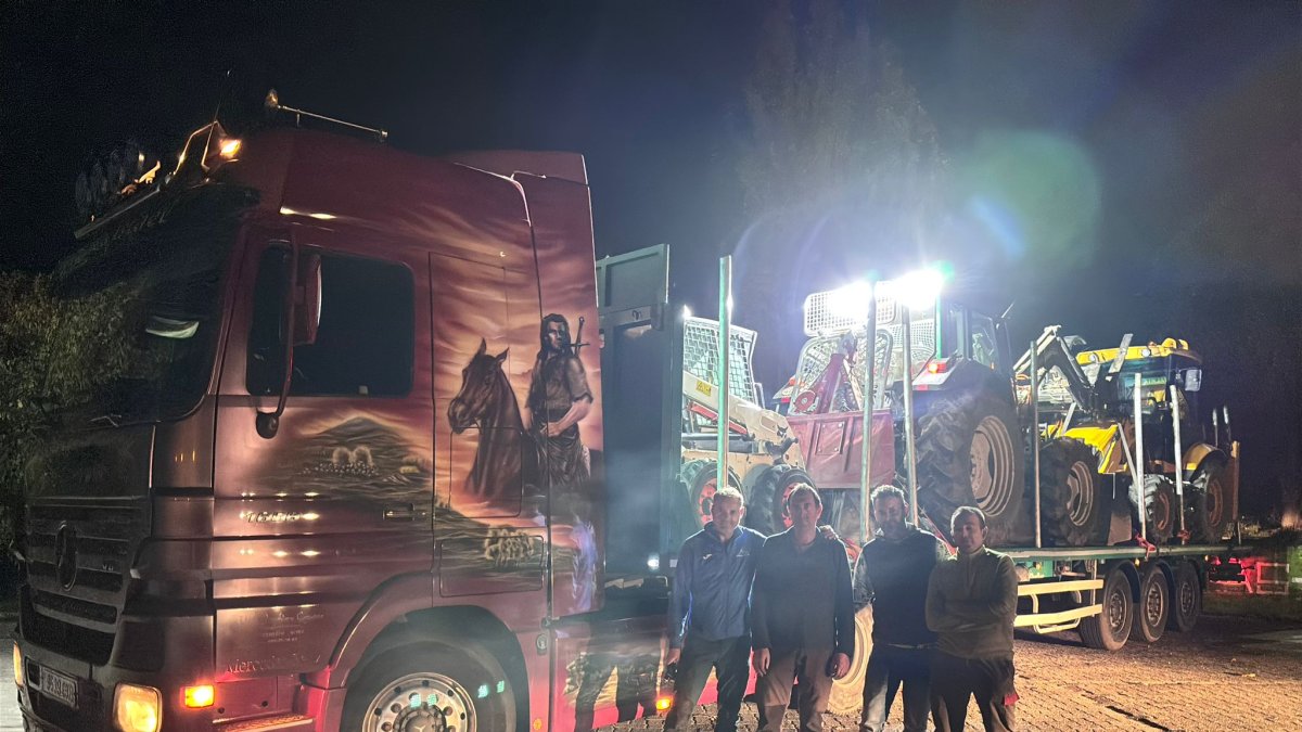 Camiones de Soria con maquinaria pesada para Valencia.
