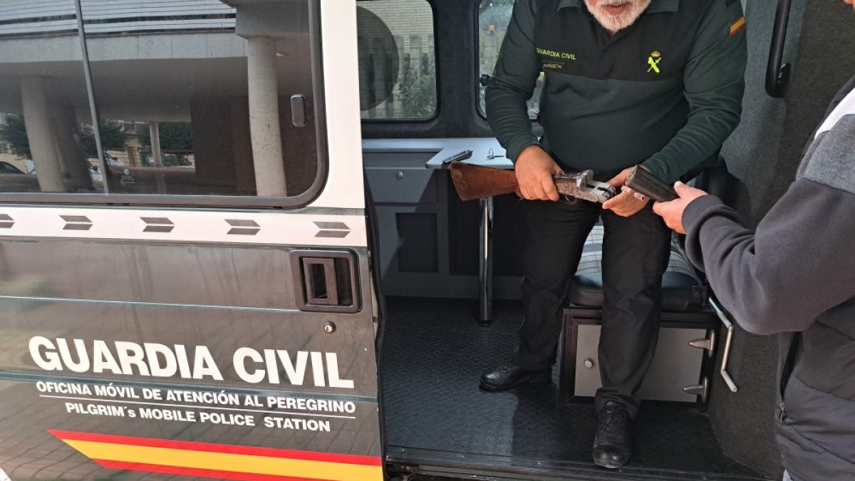 'Oficina' móvil del servicio de Intervención de Armas de la Guardia Civil.