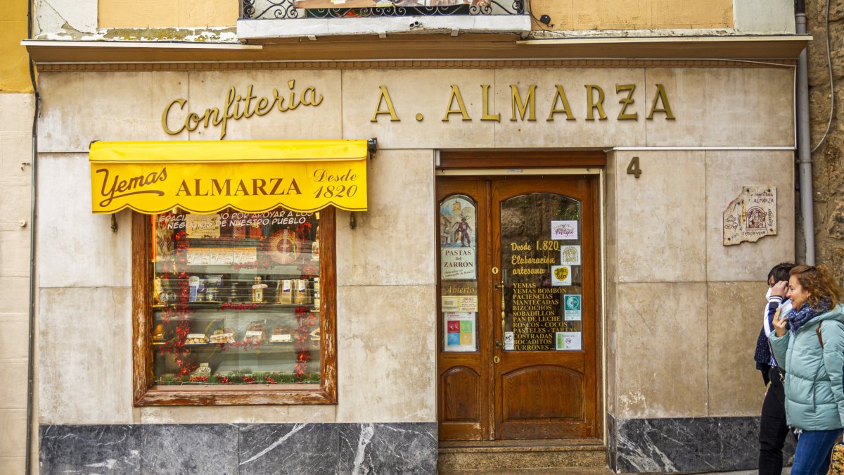 Confitería Almarza, en Almazán, con 204 años de trayectoria y algunos de los dulces más tradicionales de la provincia de Soria.