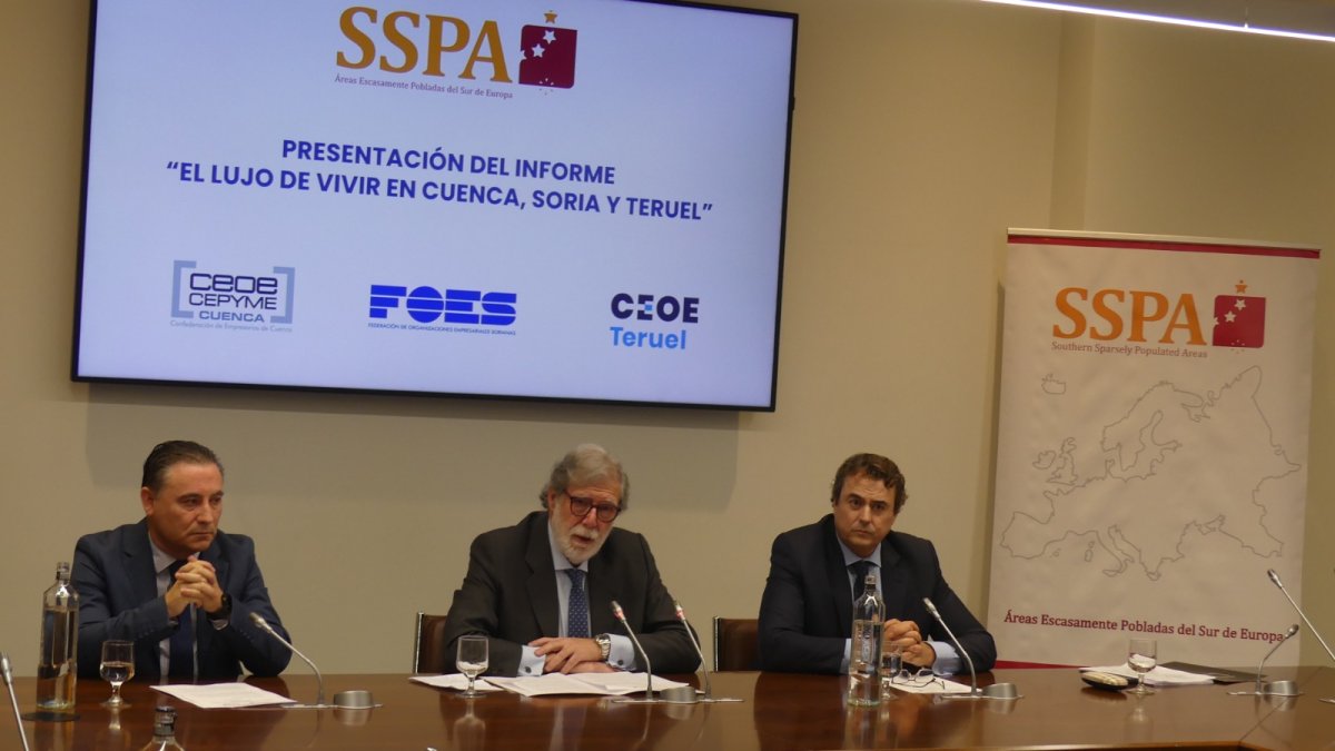 Los responsables de la SSPA durante la presentación del informe