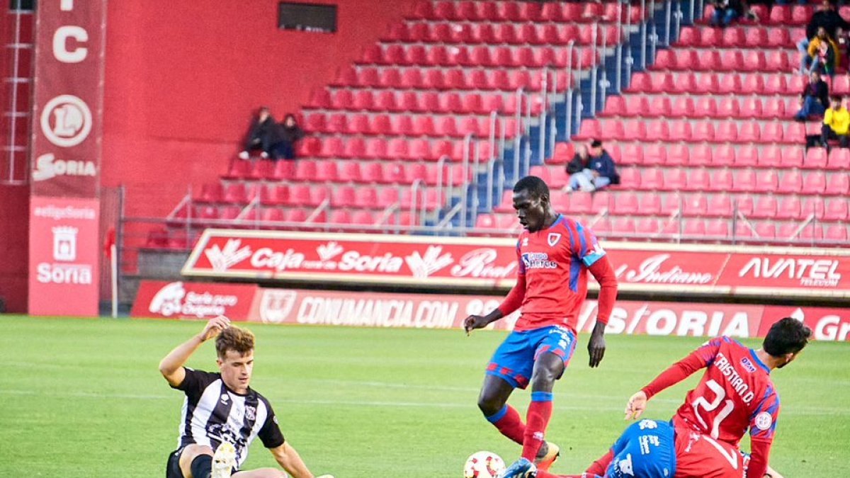 Moustapha en el partido del pasado domingo ante el Escobedo.