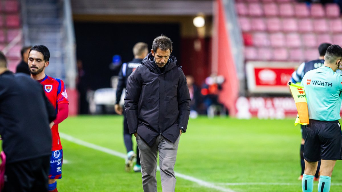 Aitor Calle no se mostró nada satisfecho con el rendimiento de su equipo en Torrelavega.