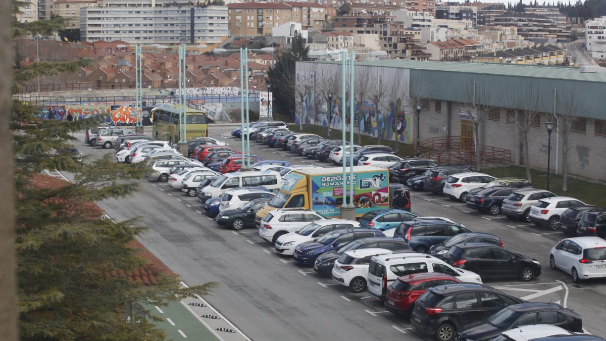 El aparcamiento de Los Pajaritos, cuya reforma ha licitado el Consistorio. MARIO TEJEDOR