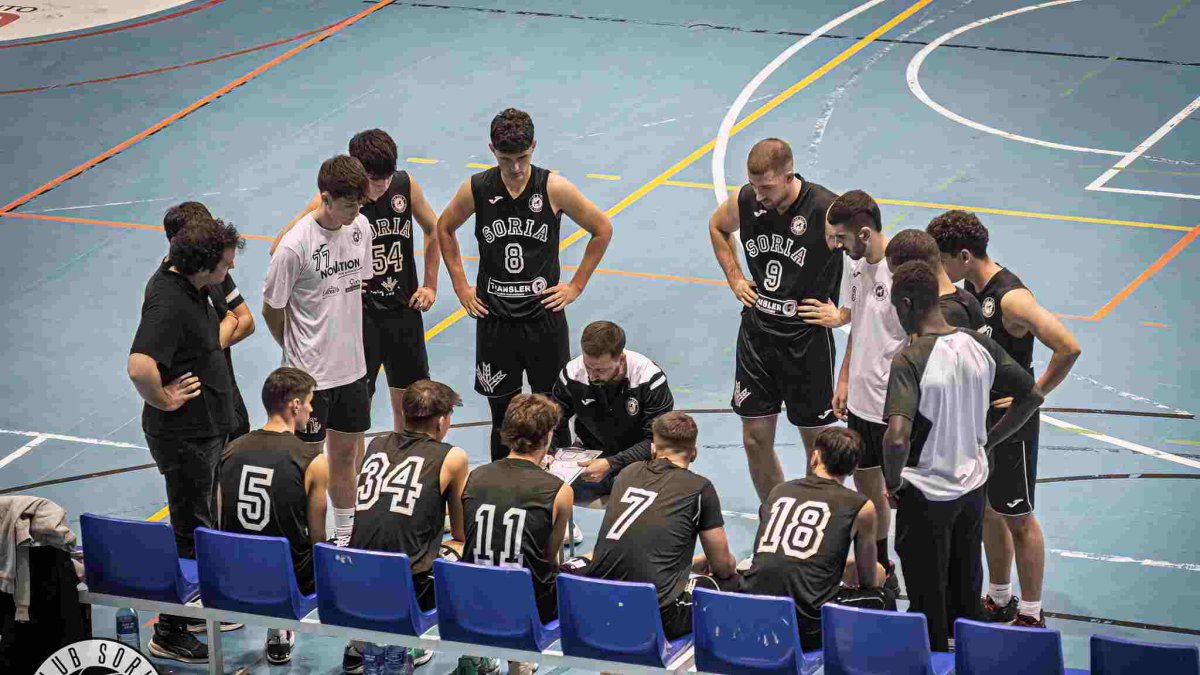 El Club Soria Baloncesto es octavo en una igualada tabla clasificatoria.