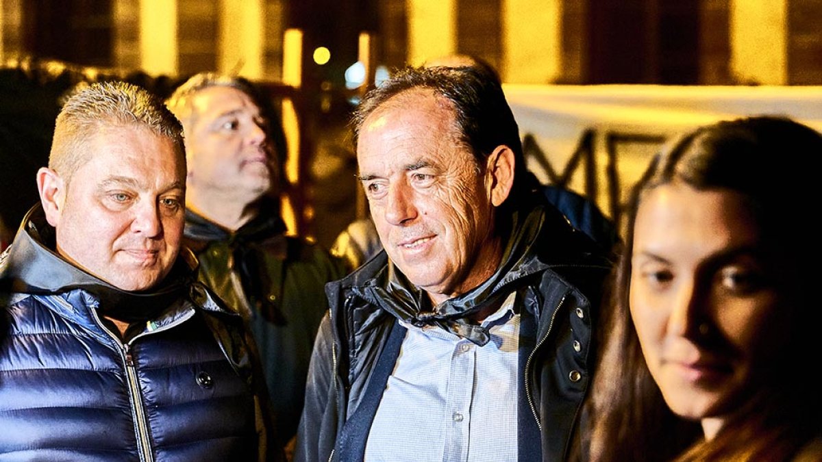 Benito Serrano, en el centro, junto al alcalde de Medinaceli, Gregorio Miguel