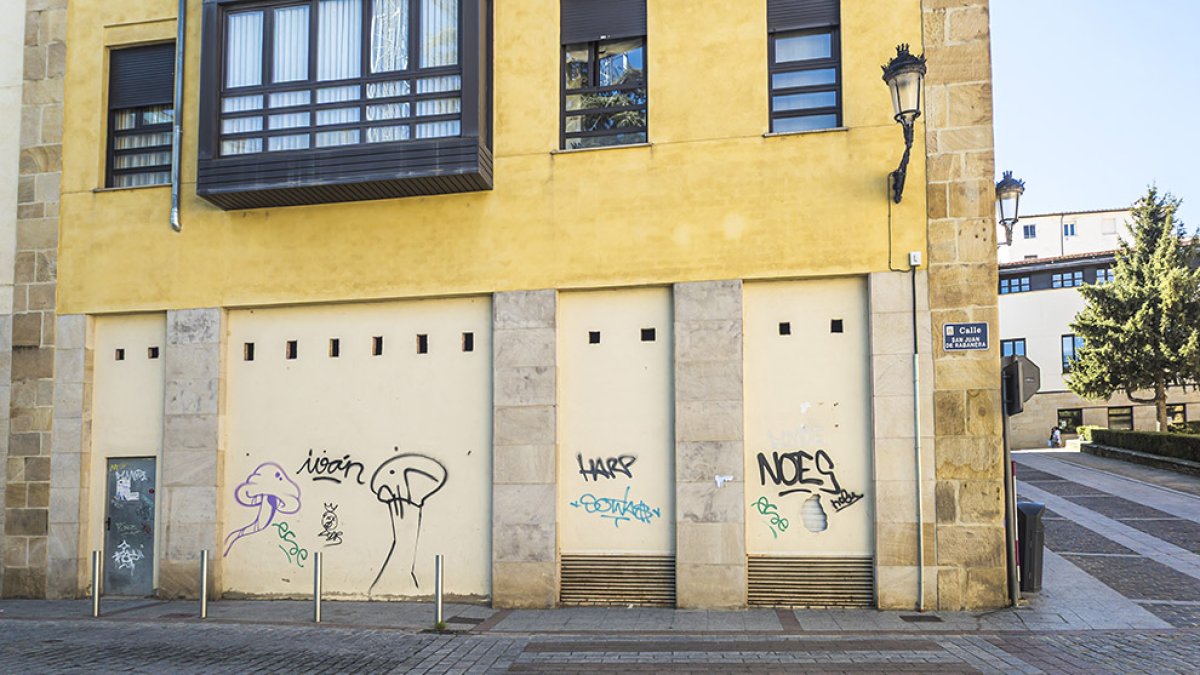 Locales de la calle San Juan en los que se ubicará la Oficina de la Despoblación.