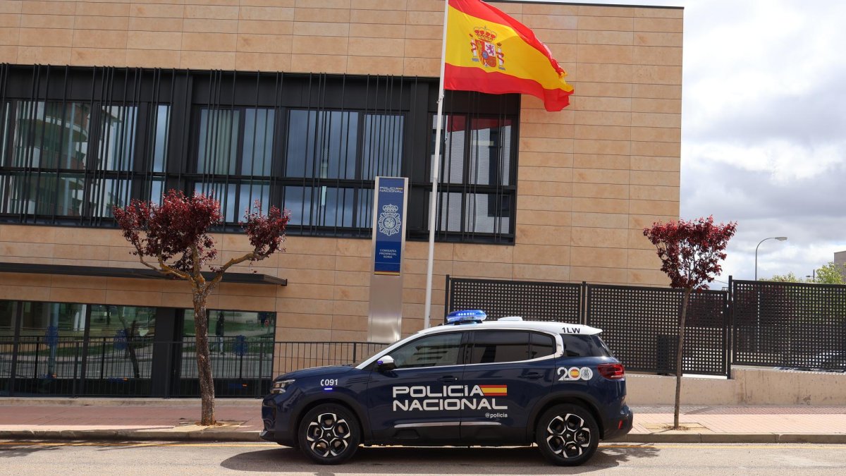 Vehículo policial en Soria.