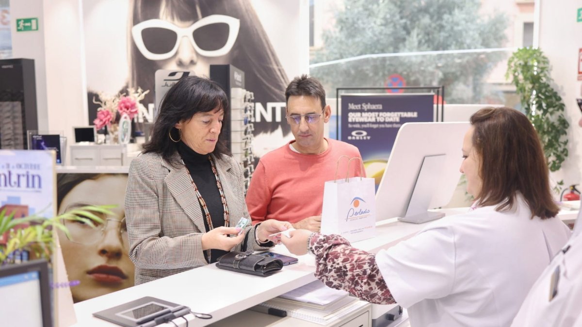 Los ganadores del Eurocentrín comienzan el maratón de compras en Óptica Perlado.